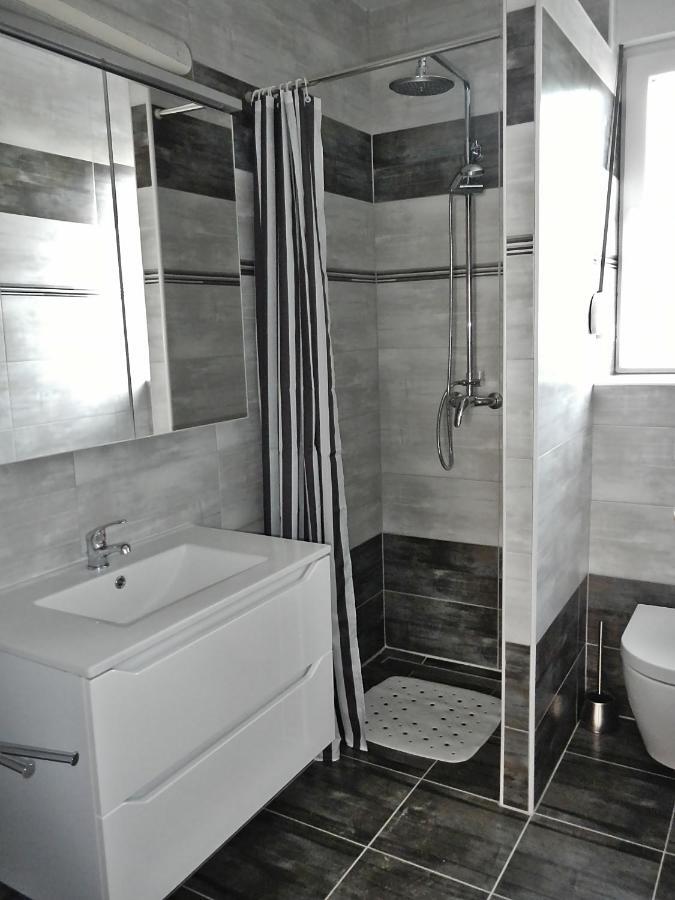 פריבלאקה Apartments Le Mare - Pool, Sandstrand, Meerblick, W-Lan, Grill מראה חיצוני תמונה